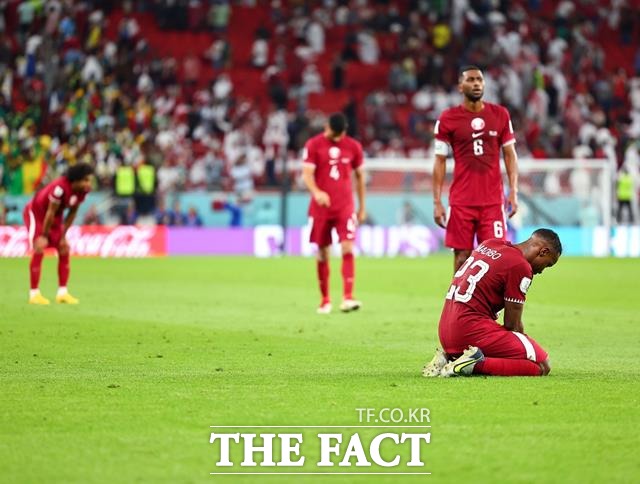 2022 카타르 월드컵 개최국 카타르의 16강 진출이 끝내 좌절됐다. /도하(카타르)=AP.뉴시스