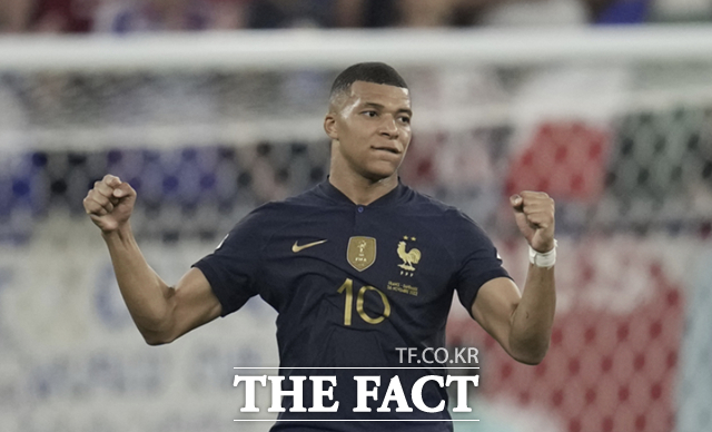 프랑스의 킬리안 음바페가 27일 카타르 도하 974 경기장에서 열린 프랑스와 덴마크의 월드컵 조별리그 D조 2차전 승리를 자축하고 있다. /도하(카타르)=AP.뉴시스