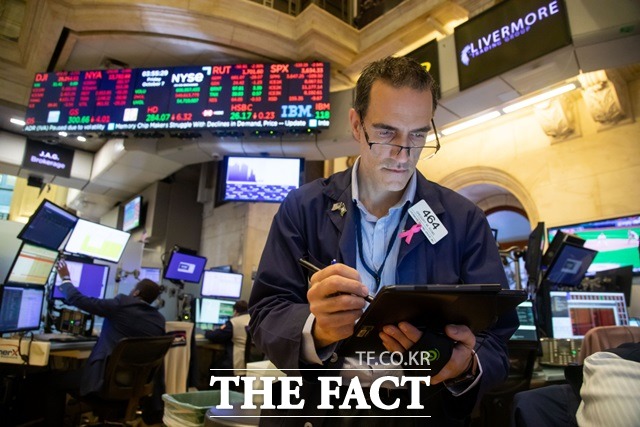 16일(현지시간) 미국 뉴욕증시에서 주요 3대 주가지수가 고금리 지속 우려에 3거래일 연속 하락했다./신화.뉴시스