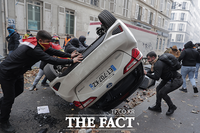  프랑스, 시내 한복판서 '쿠르드족 겨냥' 총기난사…진상규명 폭력 시위까지 [TF사진관]