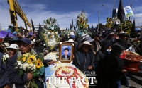  페루, 피로 얼룩진 '반정부 시위'…강경 진압 희생자 17명 합동 장례식 [TF사진관]