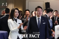  尹대통령 부부, 다보스 '한국의 밤' 참석…부산 엑스포 유치 지원