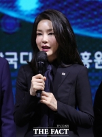  김건희 여사, '수어의 날' 기념식서 '수어'로 축하 메시지 전달