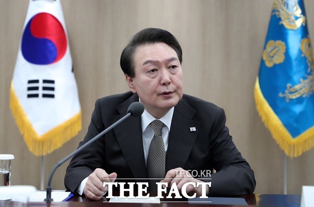 윤석열 대통령이 15일 서울 용산 대통령실 청사에서 열린 제13차 비상경제민생회의를 주재하고 있다. /뉴시스