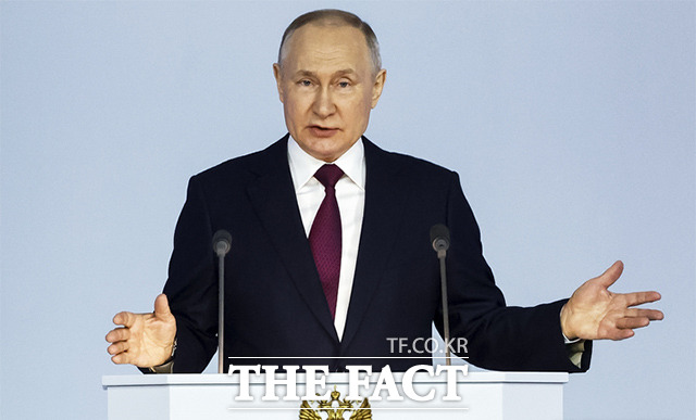 푸틴 대통령은 이날 국정연설에서 우크라이나 전쟁을 도발한 건 전적으로 서방의 책임이라며 미국과의 뉴스타트 조약 참여를 중단한다고 선언했다. /모스크바=AP.뉴시스