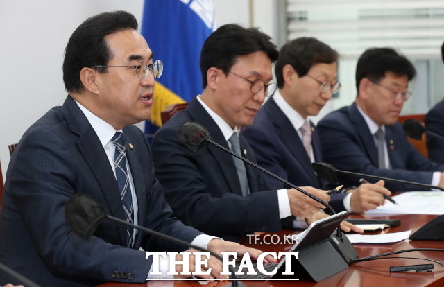 더불어민주당은 오는 13일 국회 본회의에서 간호법 제정안을 처리하고 양곡관리법도 당론으로 재의결을 추진한다고 밝혔다. 11일 오전 서울 여의도 국회에서 열린 원내대책회의에서 발언하는 박홍근 민주당 원내대표. /뉴시스