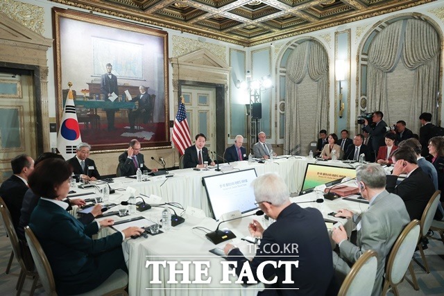 미국을 순방 중인 윤석열 대통령이 28일(현지시간) 보스턴 한 호텔에서 열린 한미 클러스터 라운드 테이블에서 발언하고 있다. /뉴시스