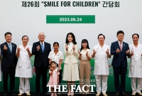  김건희 여사, 베트남 '아동 무료수술' 단체 방문…