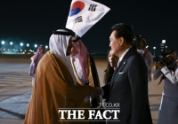  尹 대통령 부부, '전투기 호위'로 사우디 도착