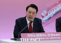 尹, '교통' 토론회·상인들과 '부대찌개 오찬'…민생 행보 재개