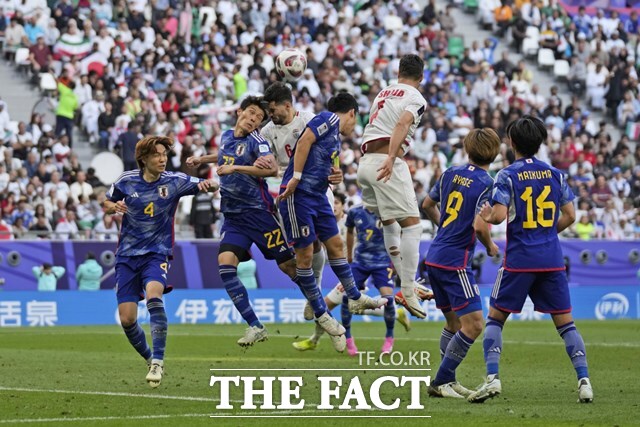 고질적 수비 불안을 떨쳐버리지 못한 일본은 이번 대회 5경기 연속 실점행진을 이어가며 다섯 번째 아시안컵 우승의 꿈을 접었다./알 라이얀=AP.뉴시스