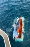  전복된 통영 어선서 구조된 3명 이송 중 사망…실종 6명 수색 중
