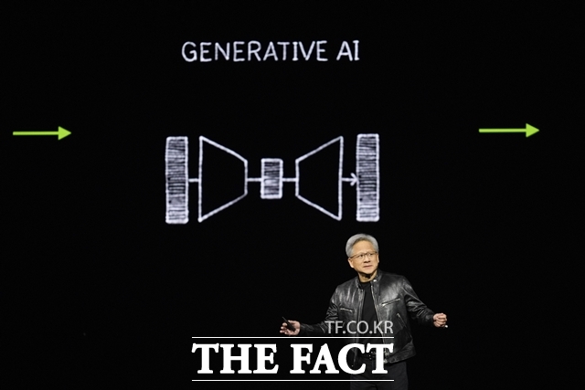 젠슨 황 엔비디아 CEO가 지난 3월 미국 캘리포니아 새너제이에서 열린 엔비디아 개발자 콘퍼런스 엔비디아 GTC에 참석해 기조연설하고 있다. 엔비디아는 올해 1분기 시장 예상을 웃도는 실적을 달성했다. /AP.뉴시스