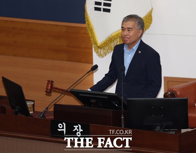 김현기 서울시의회 의장이 10일 오후 서울 중구 서울시의회에서 열린 제324회 정례회 제1차 본회의에서 의사봉을 두드리고 있다. /뉴시스