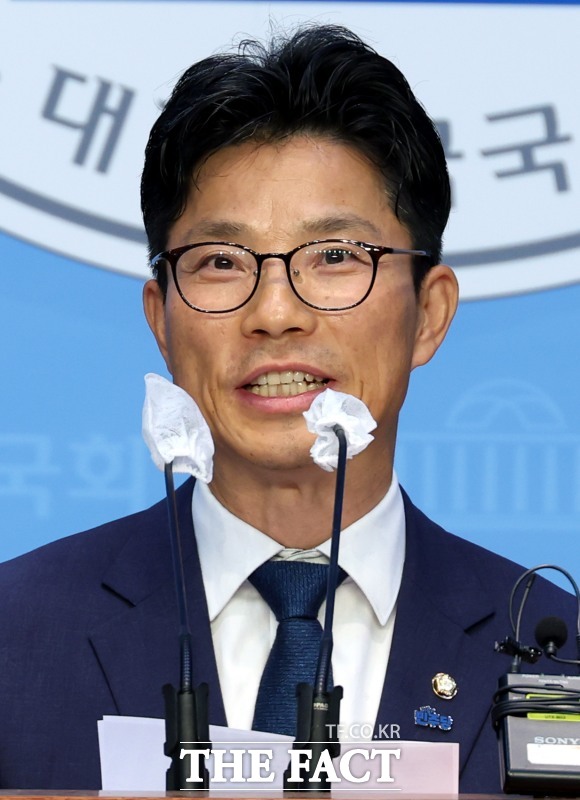 정을호 더불어민주당 의원이 22대 국회에서 1호 법안으로 청년들을 위한 희망 3법을 발의했다. /뉴시스