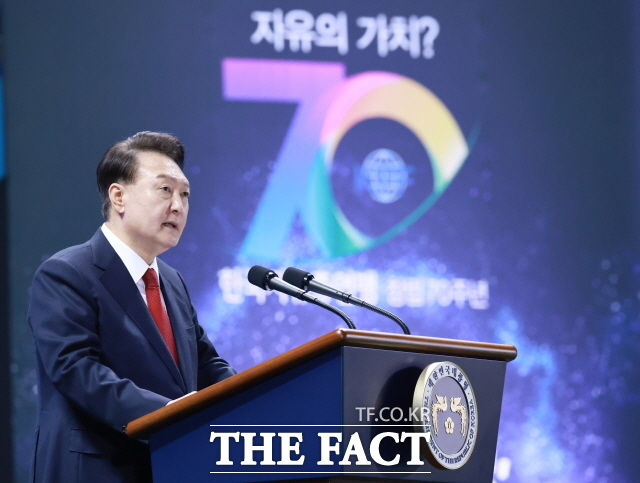 윤석열 대통령이 4일 인천 남동체육관에서 열린 한국자유총연맹 창립 제70주년 기념식에 참석해 자유와 번영을 굳건히 지켜낼 것이라고 강조했다. /뉴시스