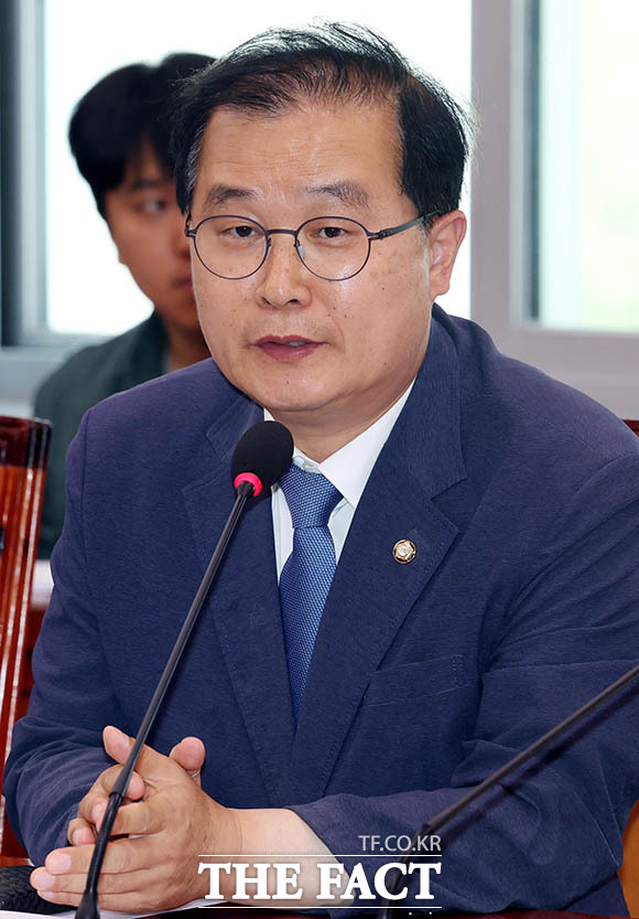 검찰이 청구한 압수수색 영장 기각률이 경찰보다 5배 이상 높은 것으로 나타나 영장 청구를 남발한다는 지적이 나온다. /뉴시스