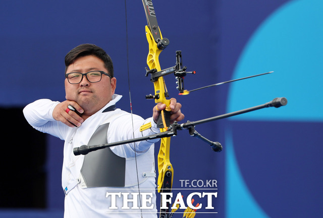 한국 양궁 큰형님 김우진이 2024 파리 올림픽 3관왕까지 한 걸음만 남겨 뒀다. /뉴시스