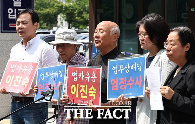 서울 수서경찰서는 23일 이진숙 방송통신위원장을 업무상 배임 혐의로 고발한 박석운 한국진보연대 공동대표와 신태섭 민주언론시민연합 상임공동대표, 윤창현 전국언론노동조합 위원장을 불러 조사했다. /뉴시스