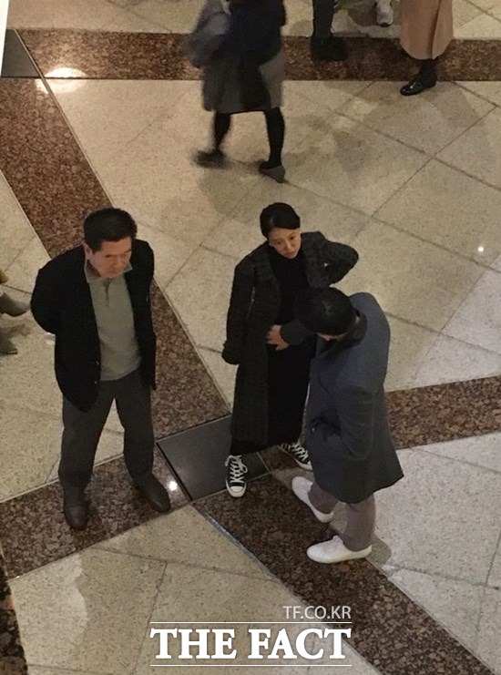 공연 중간 휴식 시간에 임창욱 대상그룹 명예회장과 임상민 전무, 임 전무 남편 국유진 씨(왼쪽부터)가 대화를 나누고 있다. /예술의 전당=서민지 기자