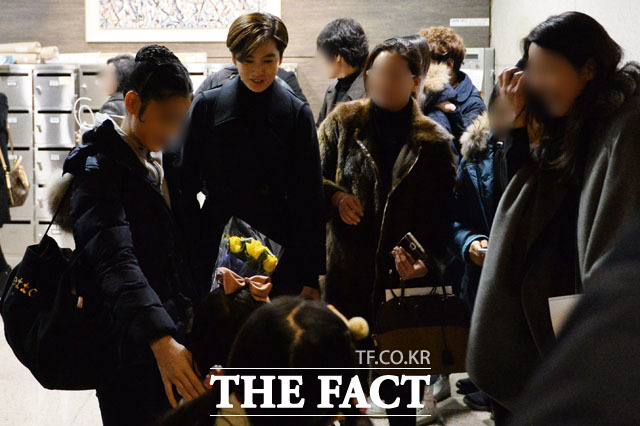 임세령 전무는 공연이 끝난 뒤에도 딸의 사진을 찍어주고, 지인들과 얘기를 나누며 딸을 살뜰히 챙겼다. /예술의전당=남윤호 기자