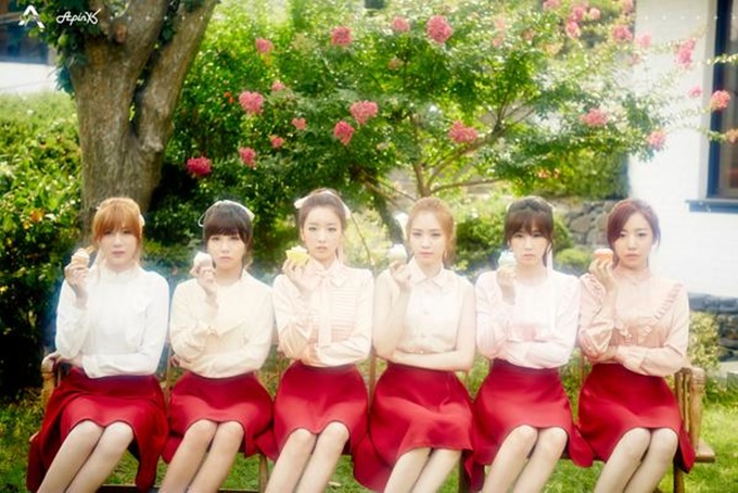 에이핑크가 새 앨범 콘셉트 사진으로 표절 논란에 휩싸였다. /에이큐브 제공