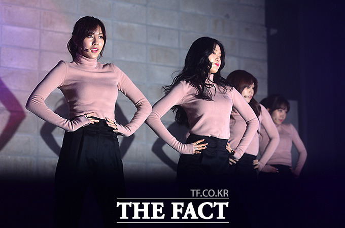 에이핑크의 미니 5집에는 타이틀곡 러브를 비롯해 워너비 시크릿 천사가 아냐 동화 같은 사랑 등 5곡이 담겨 있다. /문병희 기자