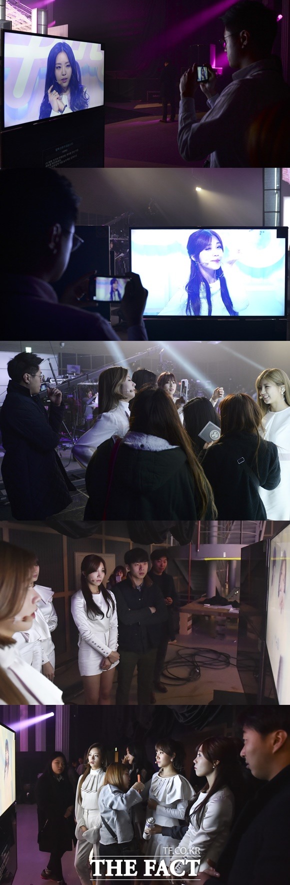 누가 가장 예쁘게 나왔나~ 에이핑크 멤버들과 스태프가 함께 쇼 챔피언 사전 녹화 무대 모니터링을 하고 있다. /일산=최진석 기자