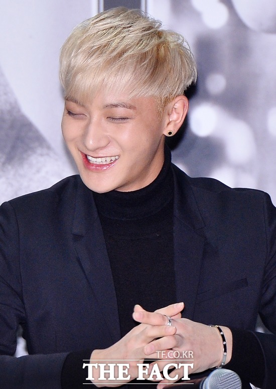 타오는 크리스 루한과 다를까? 엑소의 중국인 멤버 타오가 탈퇴설에 휩싸인 가운데 팬들에게 난 떠나지 않는다. 날 믿어라는 메시지를 남겼다. /김슬기 기자