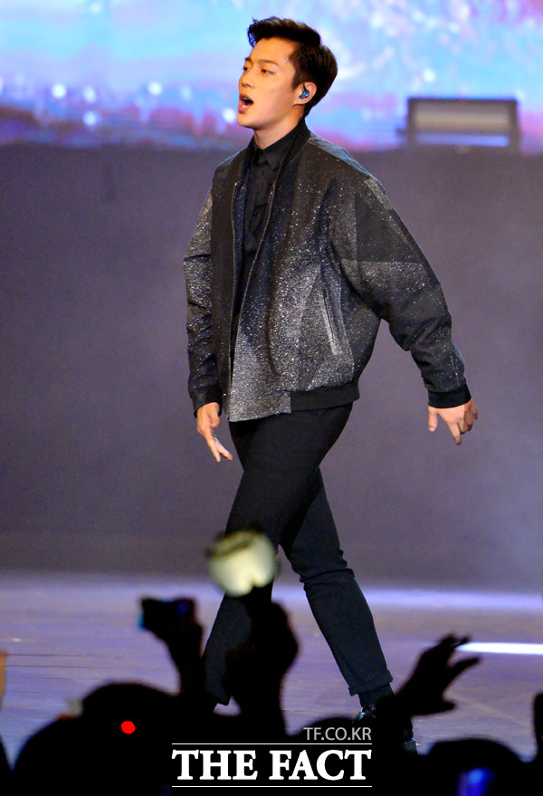 비스트 윤두준의 복근이 아직 공개되지 않아 팬들의 궁금증을 사고 있다. / 더팩트 DB