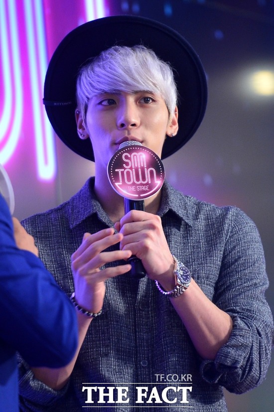 종현은 최근 첫 번째 소품집을 내며 아이돌 그룹 멤버로서가 아닌 또 다른 매력을 보이고 있다. 그는 다음 달 SM타운 코엑스 아티움에서 첫 번째 솔로 콘서트도 연다. /남윤호 기자