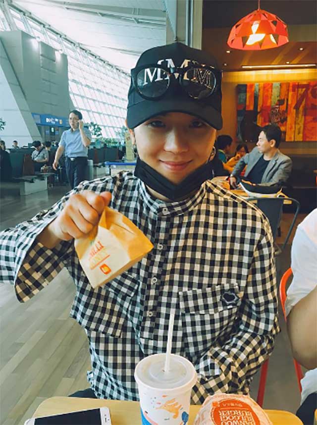 위너 강승윤이 멤버 송민호의 일상 모습을 포착했다. / 강승윤 인스타그램