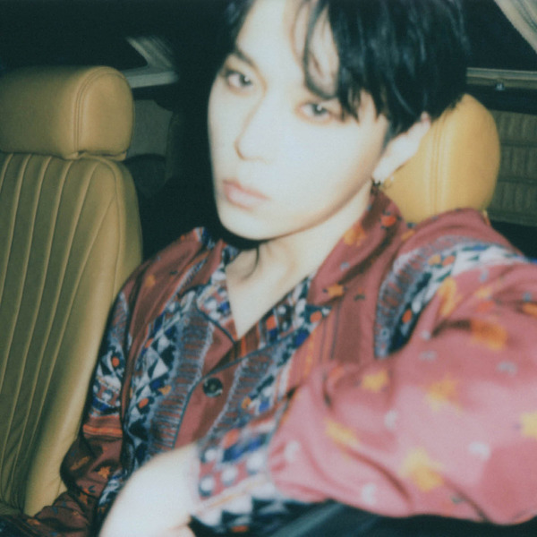 그룹 하이라이트 용준형이 솔로로 돌아왔다. 그룹으로는 보여주지 못했던 음악색을 드러냈다. /앨범 재킷