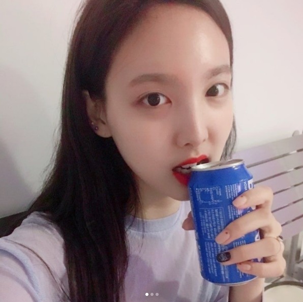 토끼상 나연. 그룹 트와이스 나연이 셀카를 공개했다. /트와이스 SNS