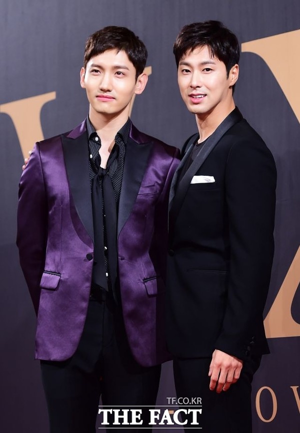 14년 동안 고마웠어!. 1일 클릭스타워즈에서 동방신기 데뷔 14주년 축하 이벤트를 열었다. /배정한 기자