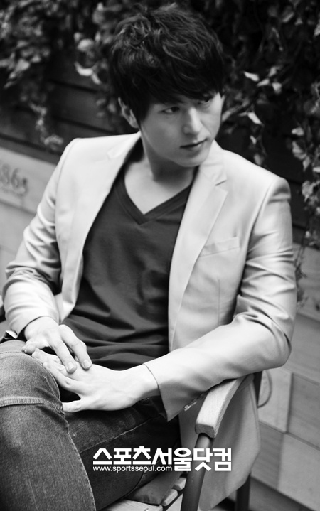 ▲ 시크한 모습을 뽐내고 있는 류수영