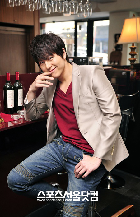 ▲ 류수영이 귀여운 미소를 선보이고 있다.