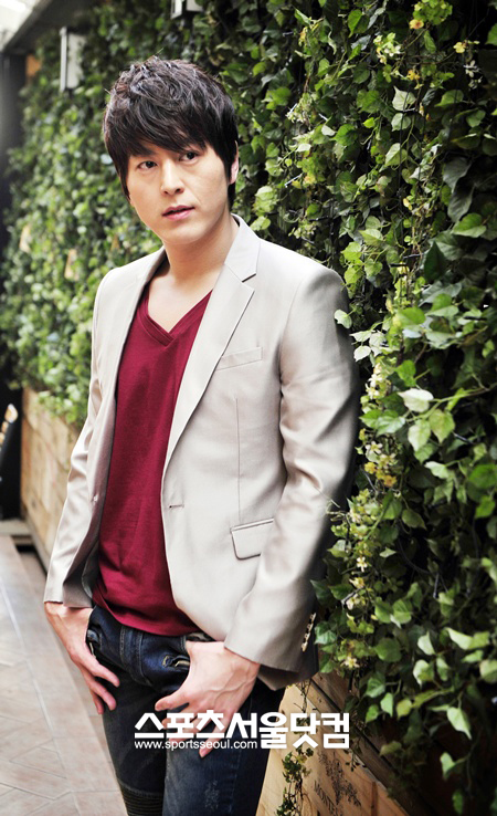 ▲ 류수영이 젠틀한 모습을 뽐내고 있다.