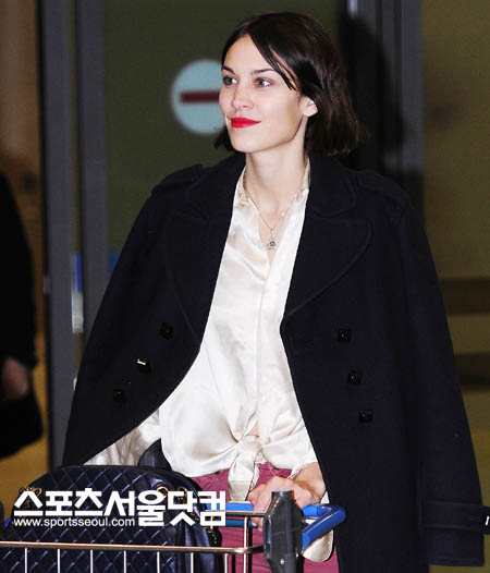 



▲ 지난 22일 인천공항을 통해 입국한 알렉사 청/사진=배정한 기자