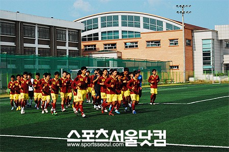 



▲춘천기계공고 축구부 선수들의 훈련 모습