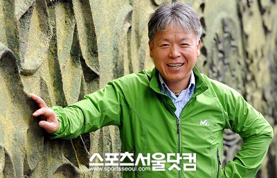 



▲ 엄홍길 휴먼재단은 그의 삶의 17번째 히말라야 등정과 같다. 고산에서 내려와 인생의 산에 도전하는 그의 꿈을 기대한다 