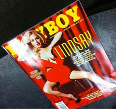 ▲린제이 로한의 누드를 담은 성인잡지 '플레이보이' 커버가 트위터를 통해 유출됐다. /사진=트위터 캡처