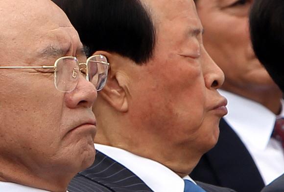 



▲ 역대 대통령중 가장 건강을 잘 유지하고 있는 전두환 전 대통령과 김영삼 전 대통령/서울신문사 제공