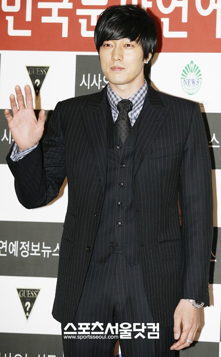 



▲손을 흔들어 인사하고 있는 배우 소지섭. /박정훈 인턴기자