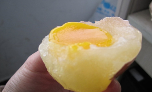 



▲옌타이에서 발견된 가짜 달걀 / 중국 소후닷컴