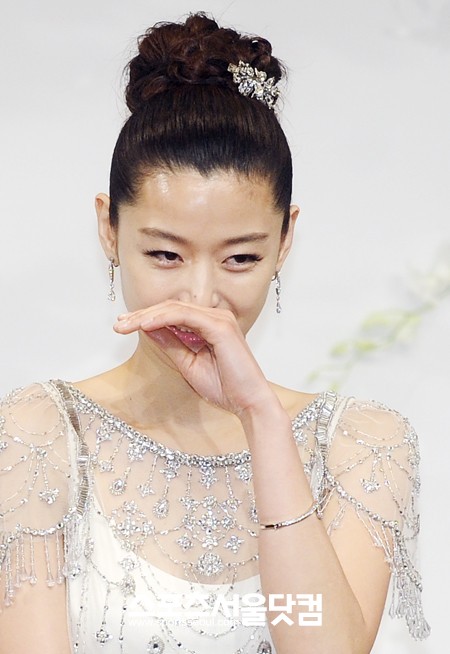 지난 4월 최준혁 씨와 결혼식을 올린 전지현. /배정한 기자