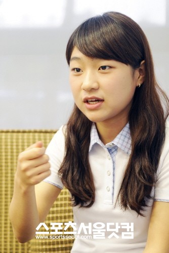 김지혜 주임은 지난해 우리은행 고졸 채용에 합격했다./배정한 기자