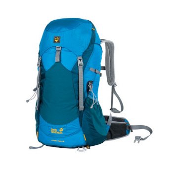 잭울프스킨 알파인 트레일 40ℓ 배낭. 넉넉한 수납공간에도 무게는 1.34㎏에 불과한 초경량이다. 제공 | 잭울프스킨