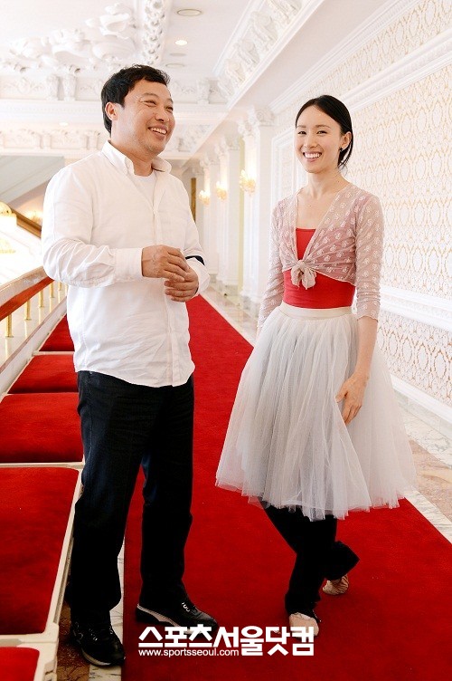 세계적 발레리나 서희(오른쪽)와 곽승준 위원장이 유니버설발레단에서 만나 유쾌한 이야기를나누었다. / 노시훈 기자