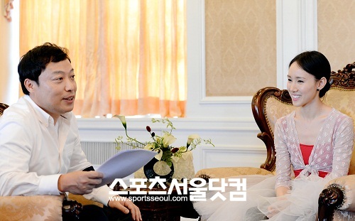 곽승준 위원장(왼쪽)과 서희의 대화는 진지함 속 유쾌함이 전해졌다.